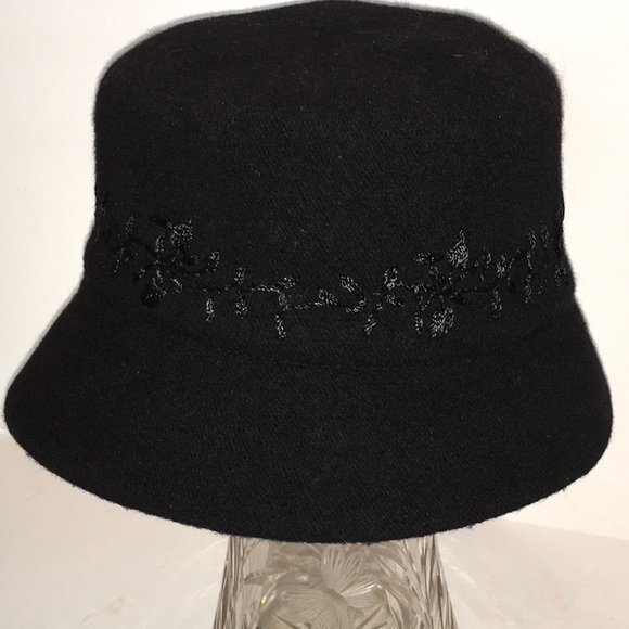 Vintage Nine West Floral Embroidered Black Wool Bucket Hat - Picture 1 of 8
